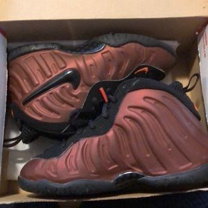 Nike foam posits size 12